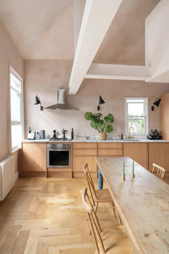 Фото Rustic & Spacious 2bd Flat Near White City