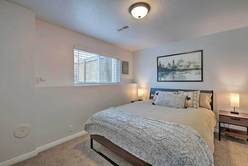 Гостиница Salt Lake City Area Home 20mi to Snowbird & Alta в Санди
