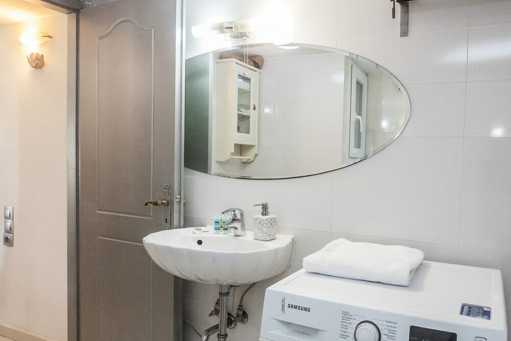 Фото Gorgeous 3 bedrooms apt at Exarcheia