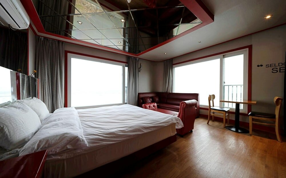 Фото Busan Myeongji W