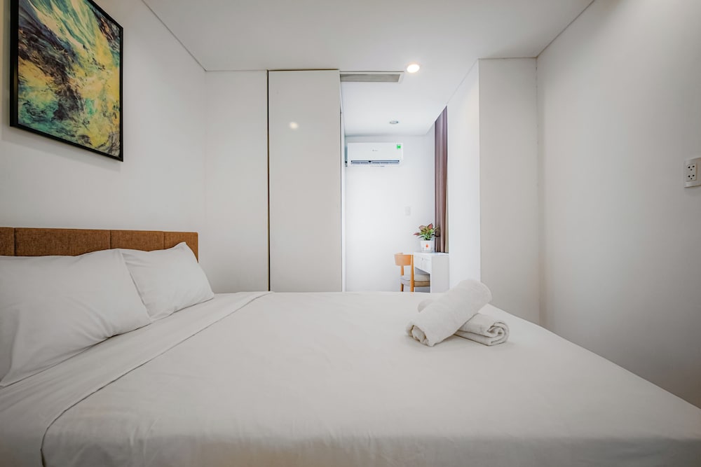 Фото City by night Ben Thanh Apartments