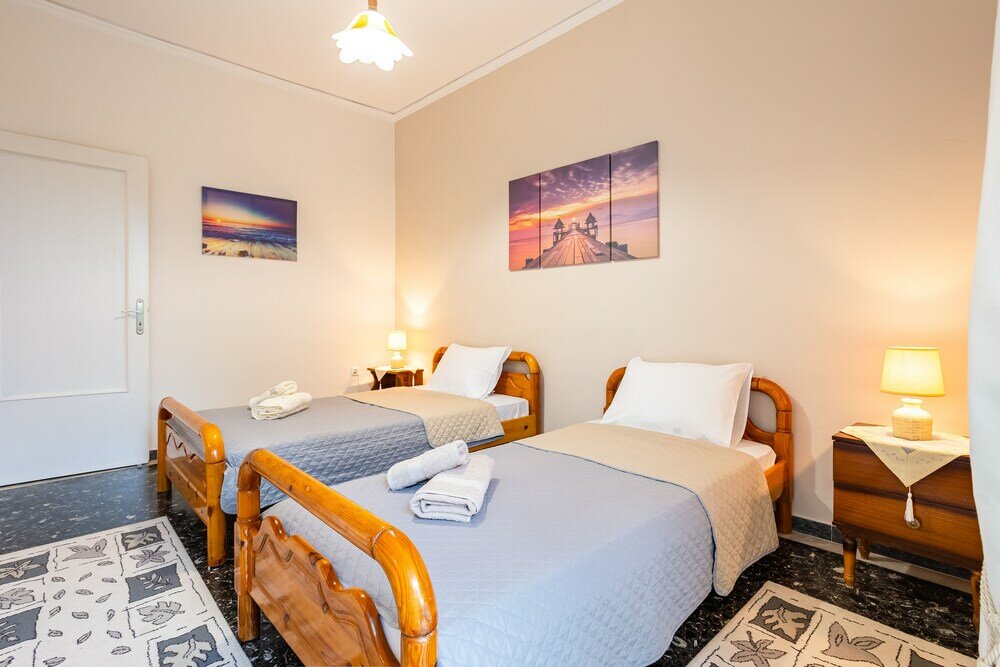 Фото Seaside Family Haven - Avia's Spacious Getaway