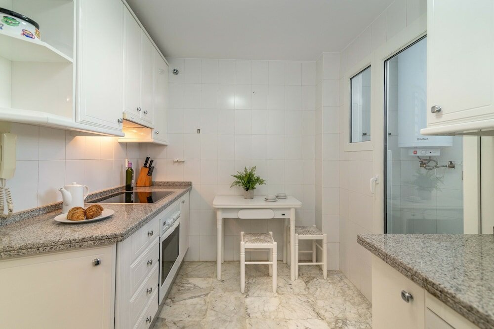 Фото Whispering Palms Apartment