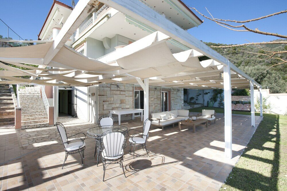 Фото Spacious villa at Ilia Edipsou