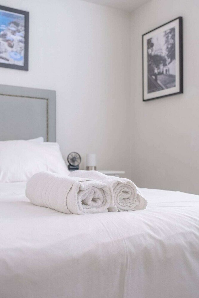 Фото Stylish 2 Bedroom Apartment in Chelsea With Garden