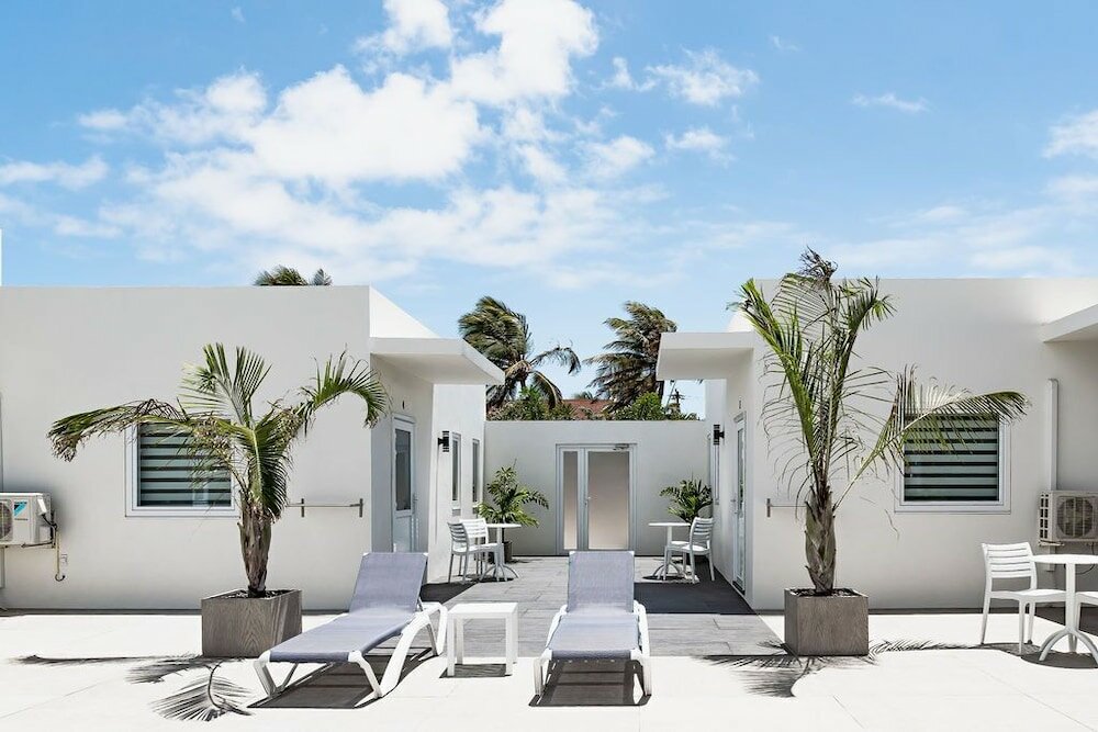 Фото The Palm Leaf Apartments