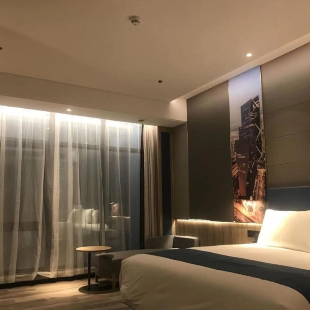 Фото Naive S Hotel