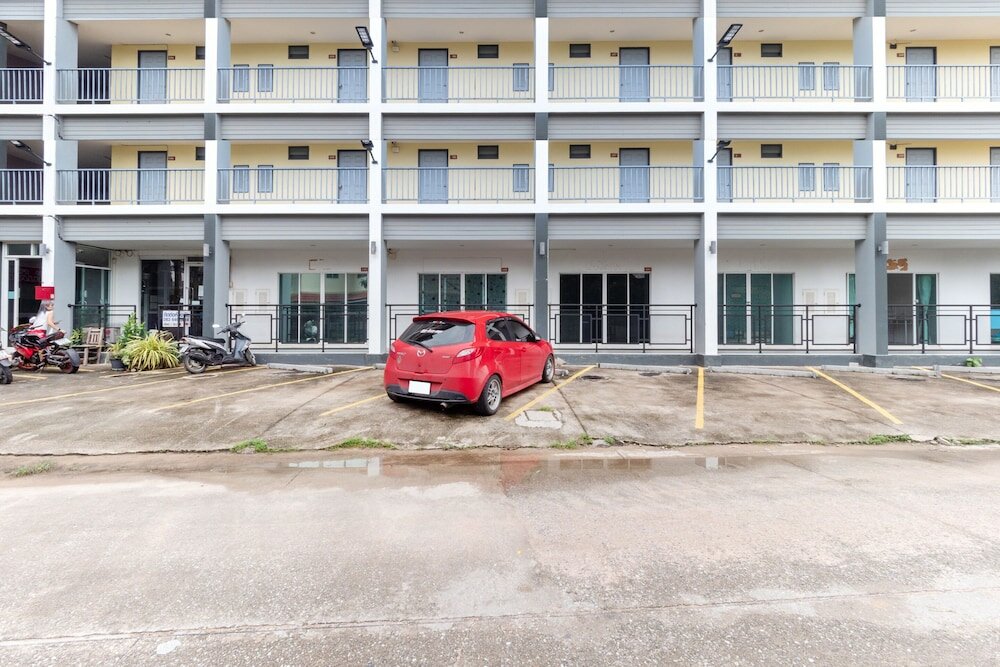 Фото Oyo 75363 V Place Apartment