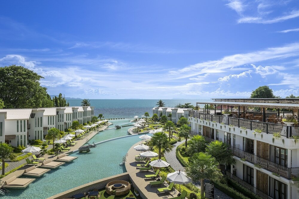 Фото Vannee Golden Sands Beachfront Resort