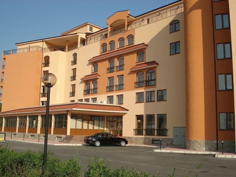 Фото отеля 2