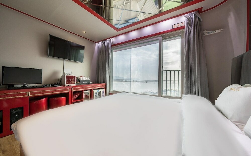 Фото Busan Myeongji W