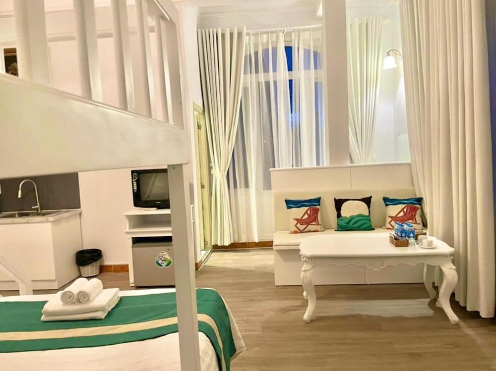 Фото Le Petit Paris Hotel Dalat