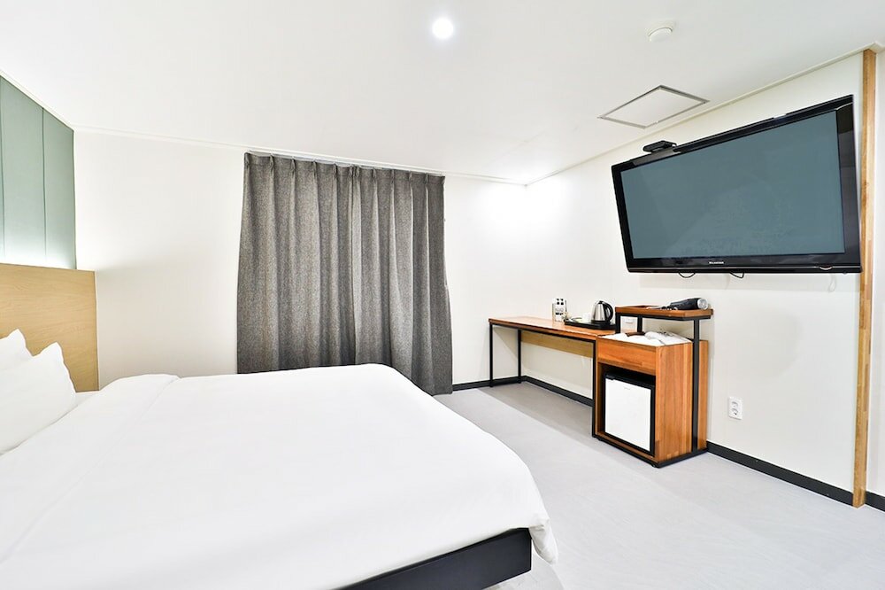 Фото Calm Rest Hotel