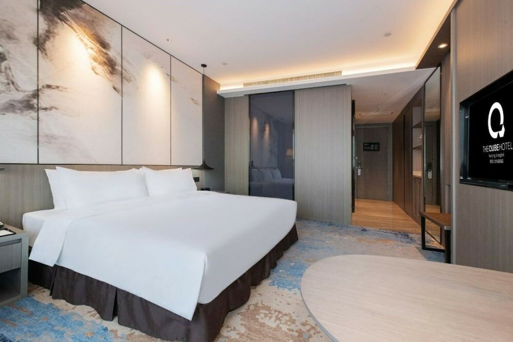 Фото The Qube Hotel