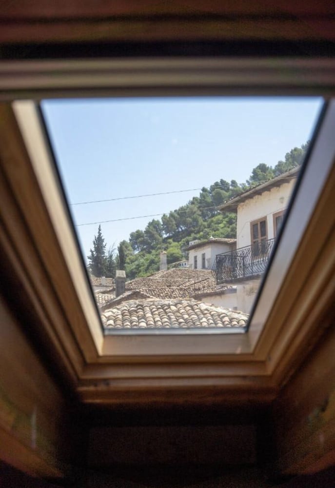 Фото Hotel Kapllani