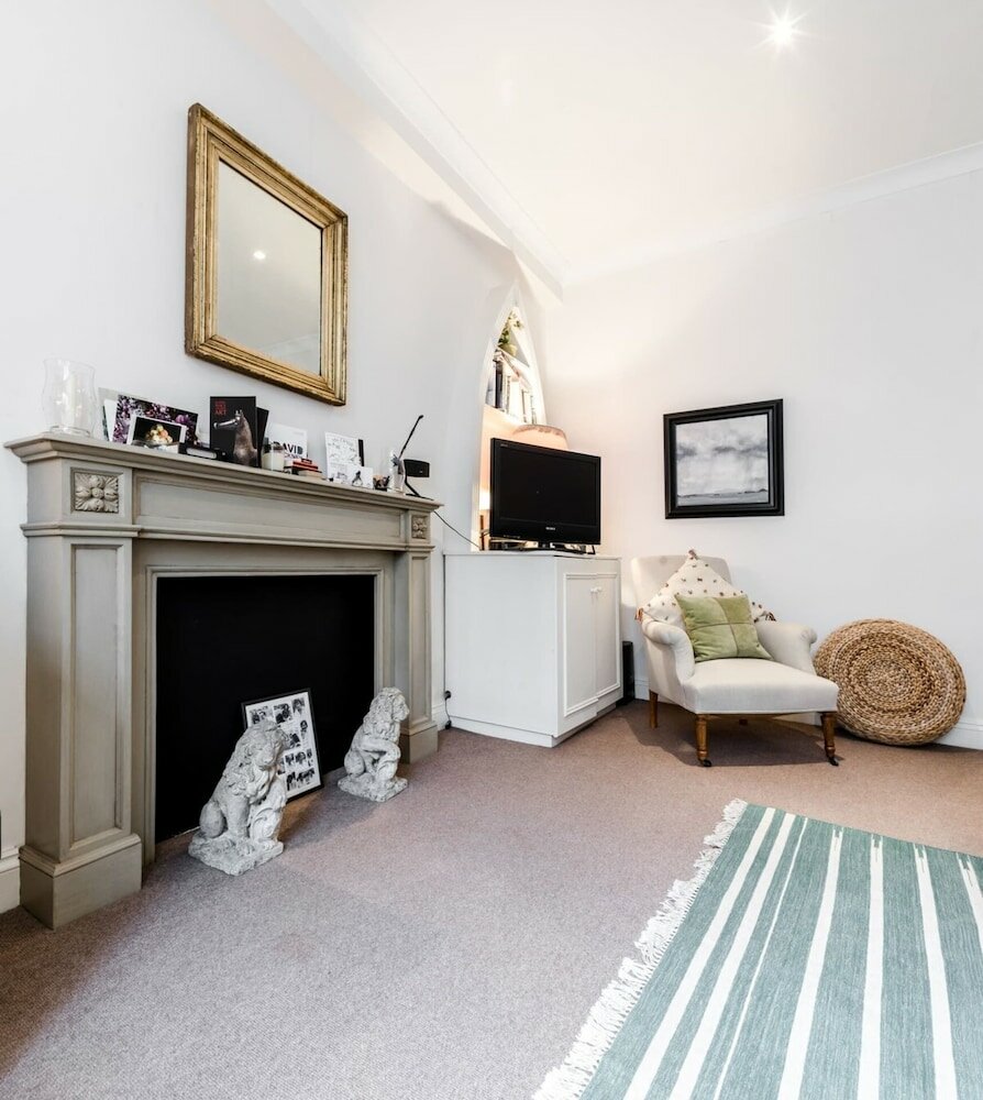 Фото 2 Bed 2 Bath Garden Flat in Victoria Pimlico