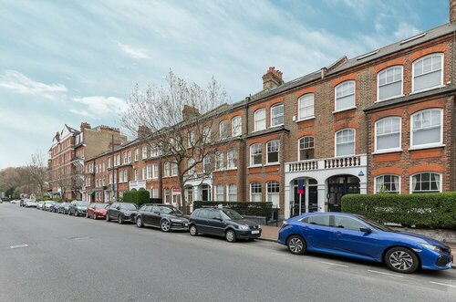 Altido 2 Bed Flat With Garden Next to Battersea Park!