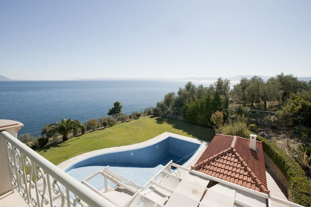 Фото Spacious villa at Ilia Edipsou