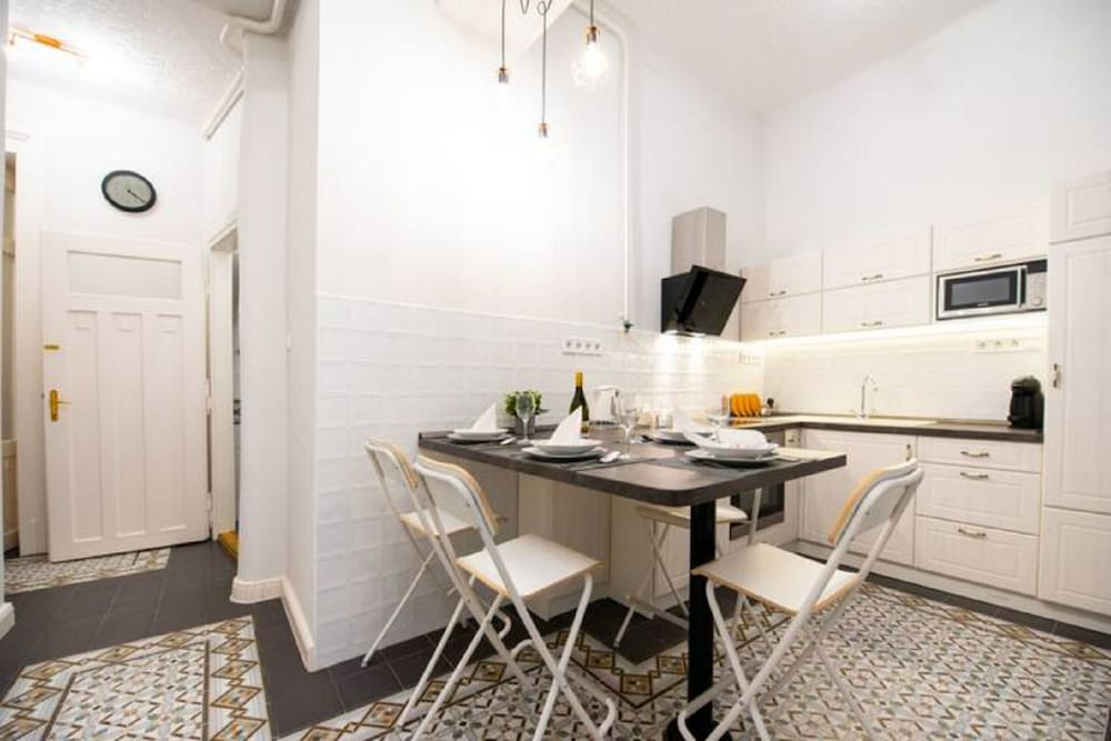 Фото Central Luxury Apartment