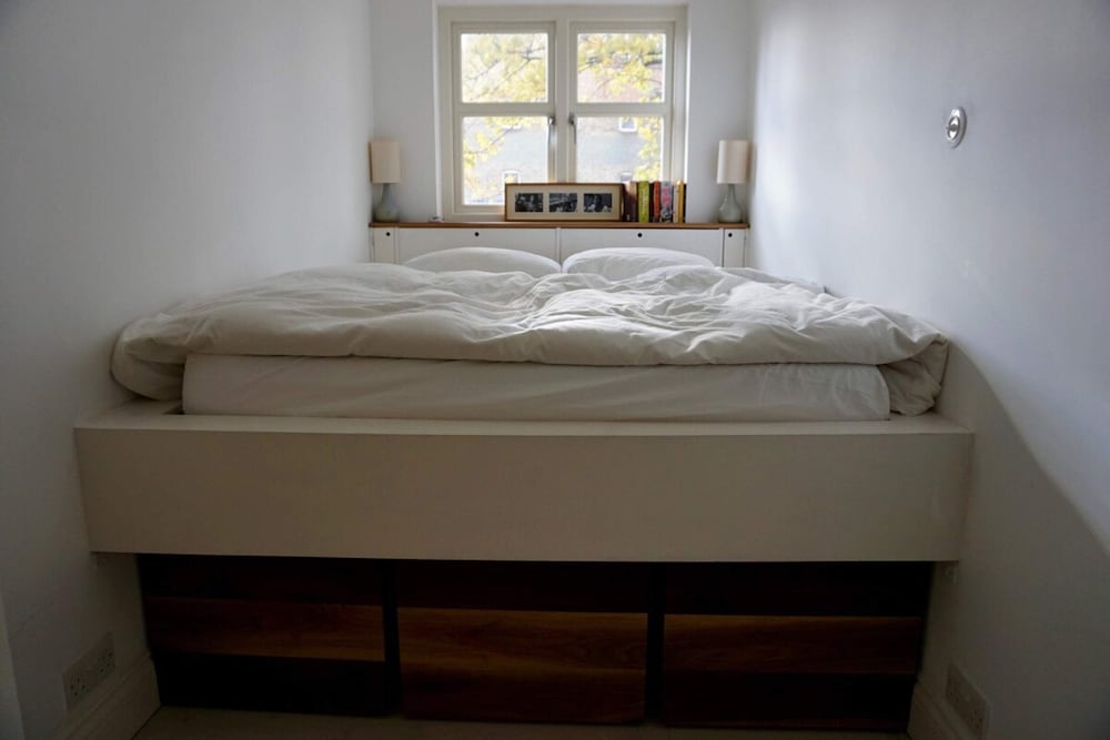 Фото Beautiful Canalside 1-bedroom Flat With Terrace