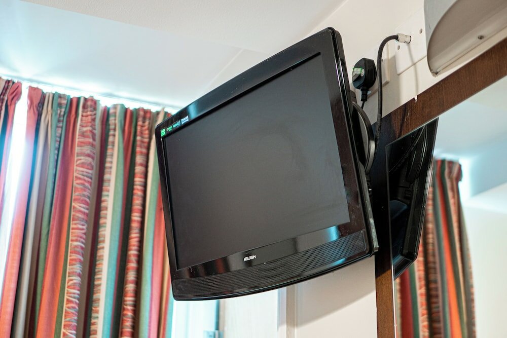 Фото Maiden Oval Hotel