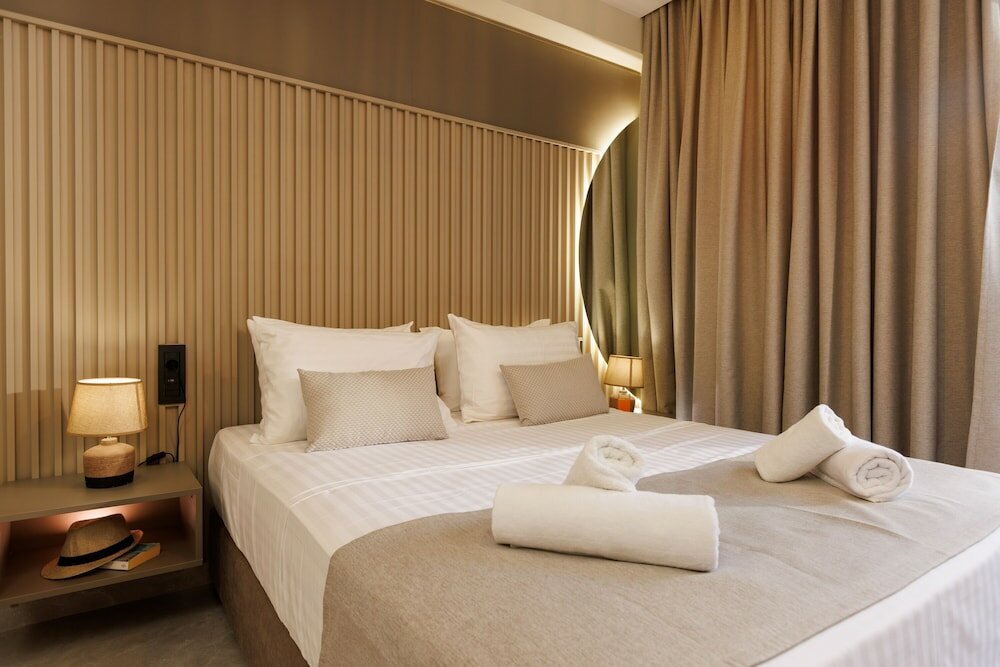 Фото Hersonissos Beach Front Suites