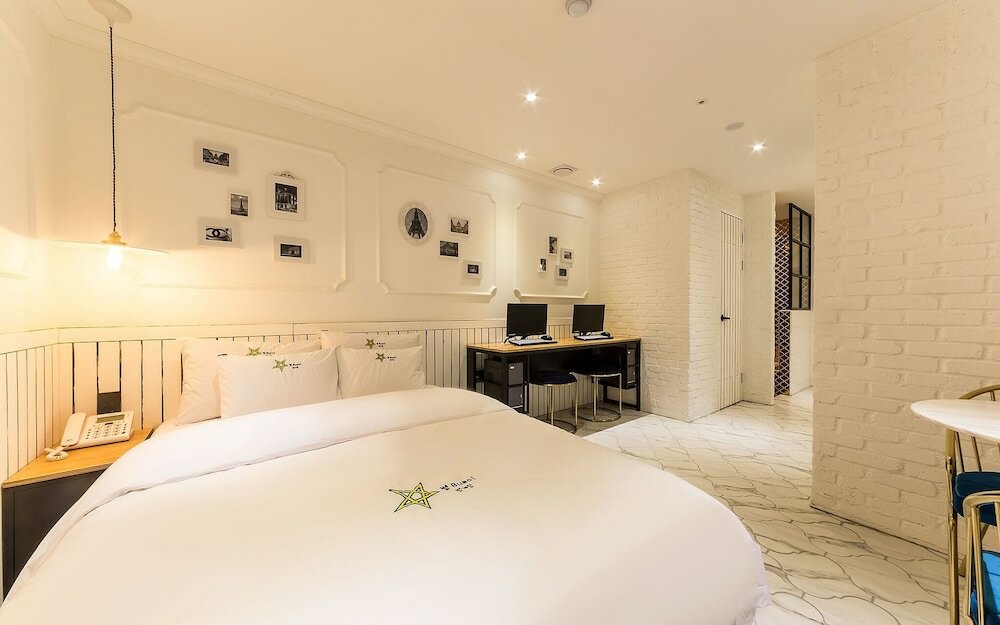 Фото Anyang Beomgye Byeol Hotel