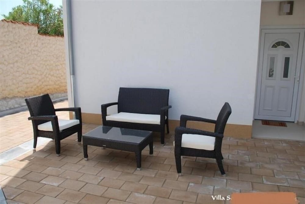 Фото Markle - Swimming Pool and Sunbeds - A6