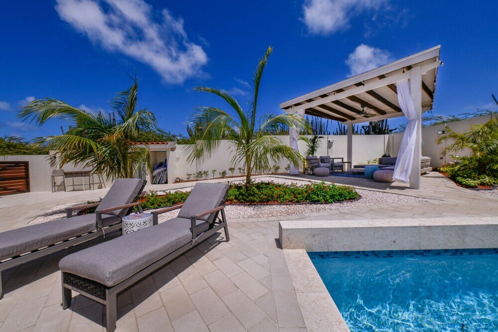 Фото New Listing Stunning Island Getaway With Pool!