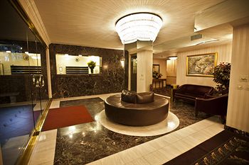 Фото Murray Hill East Suites