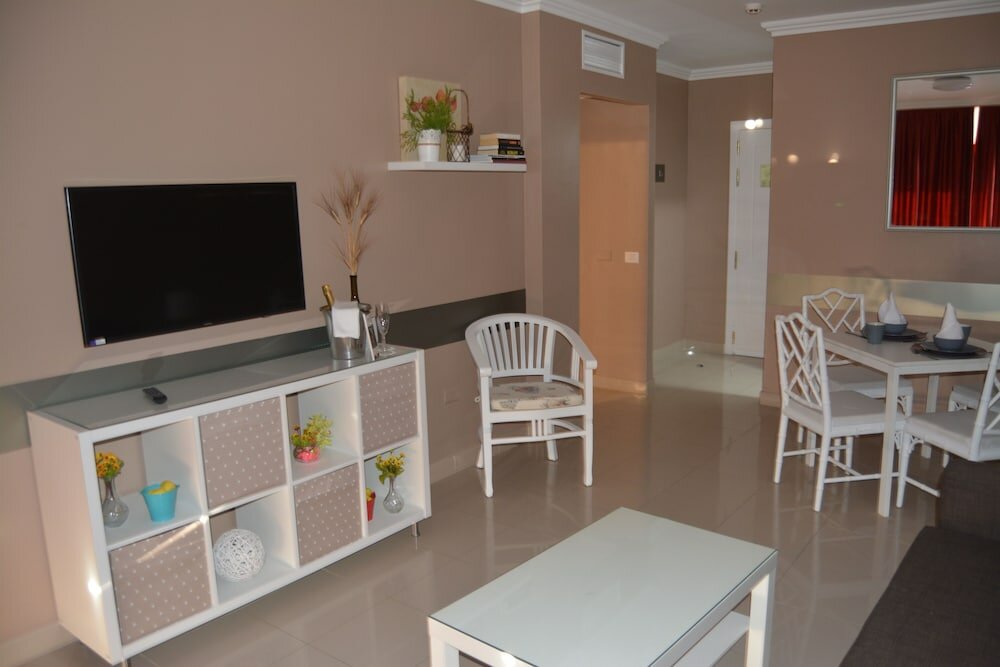 Фото Residencial La Quinta Park Suites