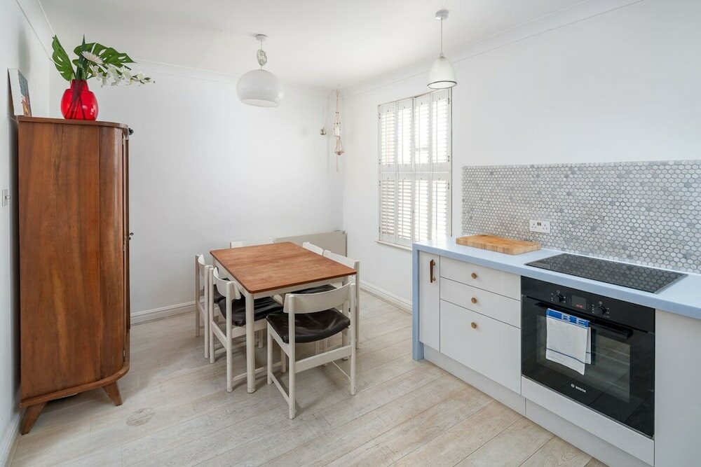 Фото 3 Bed House, Sleeps 8 - Near St Pancras