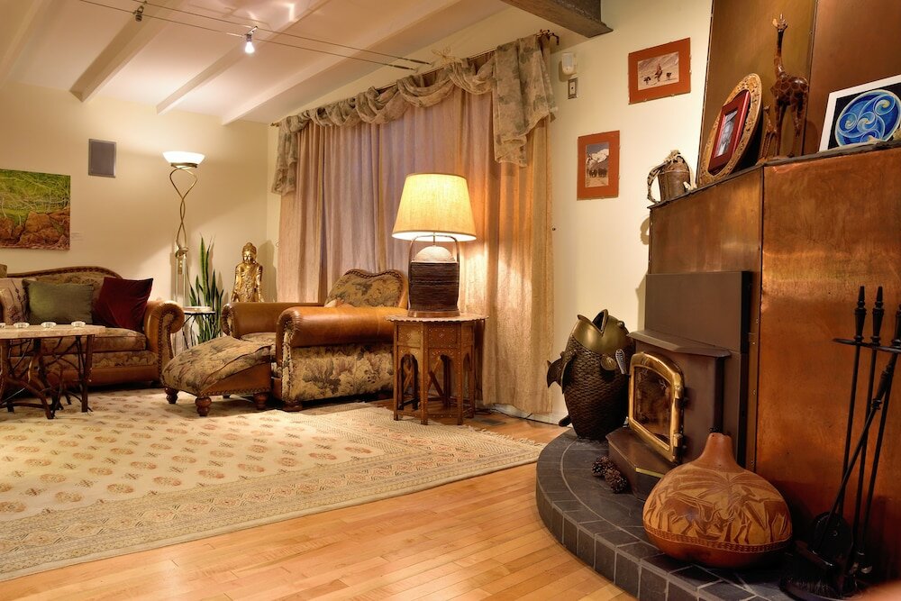 Фото Mediterranean Edmonton BnB