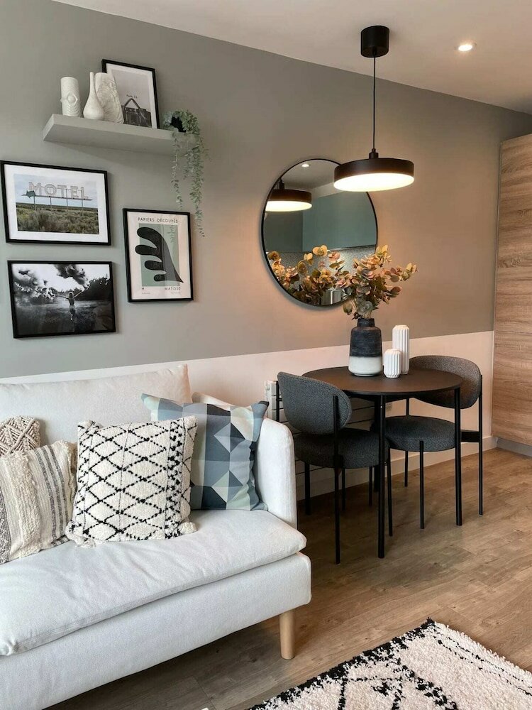 Фото Chic 1 Bedroom Apartment Near Tooting Broadway