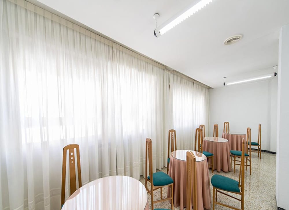 Фото Ensuite Rooms for Women Only - Leon