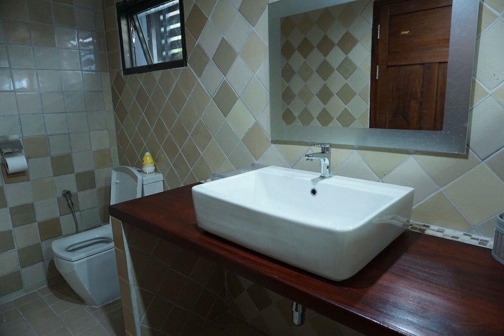 Фото Tha Ma-O Bouteak Homestay