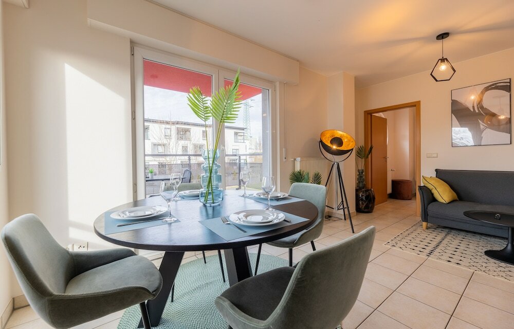 Фото Modern Stylish Apartment w Balcony View