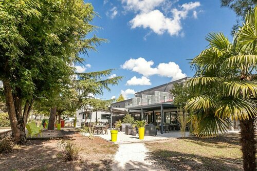 Гостиница Comté d'Ornon - Logis Hôtel & SPA