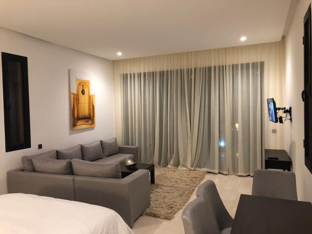 Фото Studio avec Piscine Privée