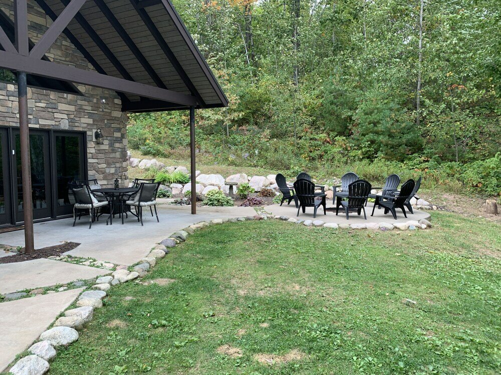 Фото Mitten Lake Hideaway