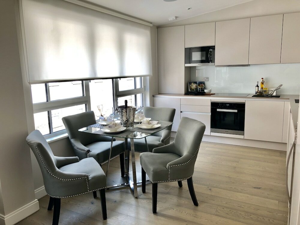 Фото Lux St James Apartment Central London with Wifi - by City Stay London