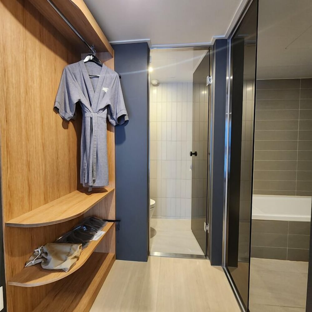 Фото Hound Hotel Busan Station