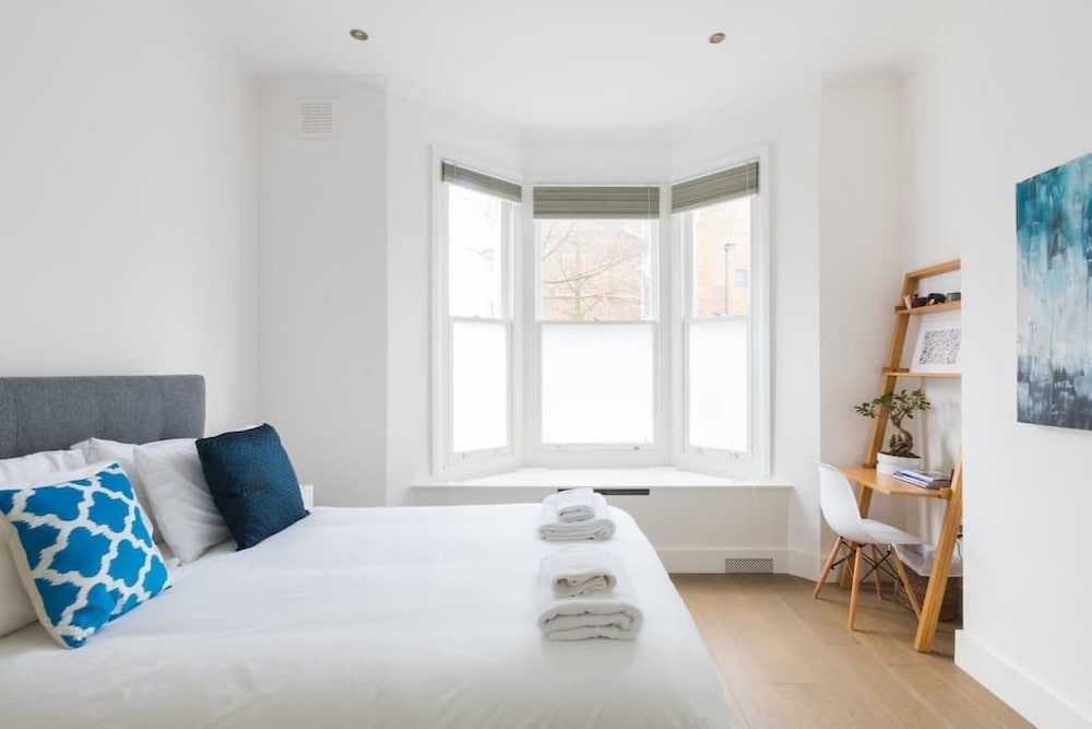 Фото Modern stylish and luxurious 1 bed flat