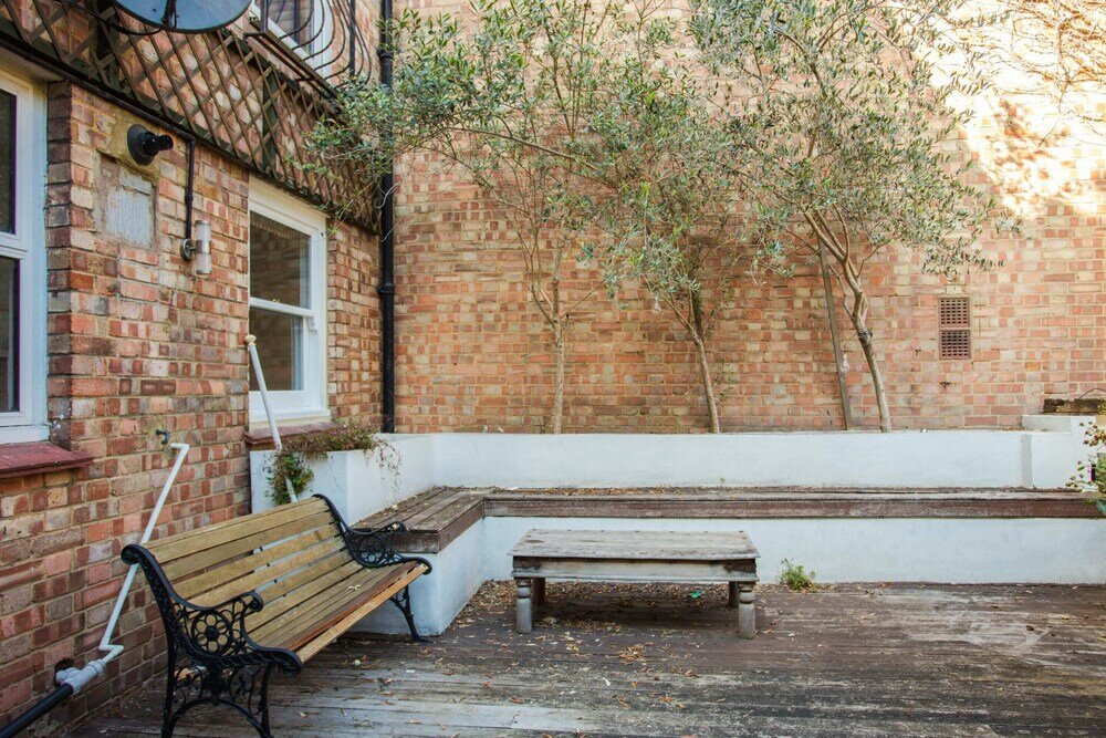 Фото Modern & Spacious 2 Bedroom Flat Near Clapham Common