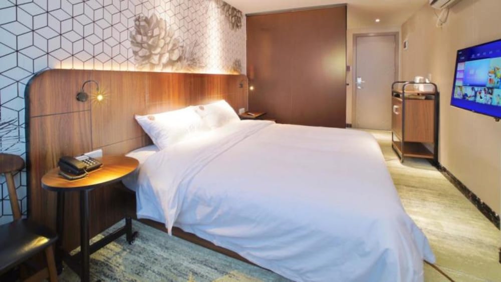 Фото Guangzhou Pinecone & Huayi Select Hotel