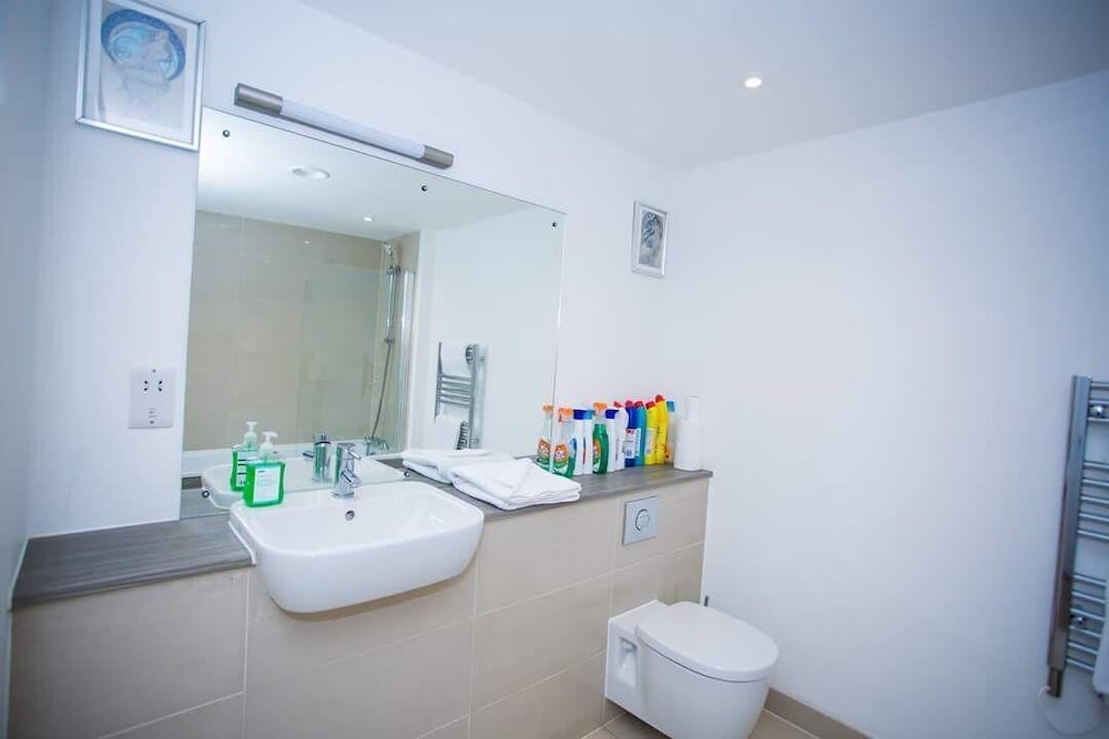 Фото Stunning 2 Bed Apartment With Parking