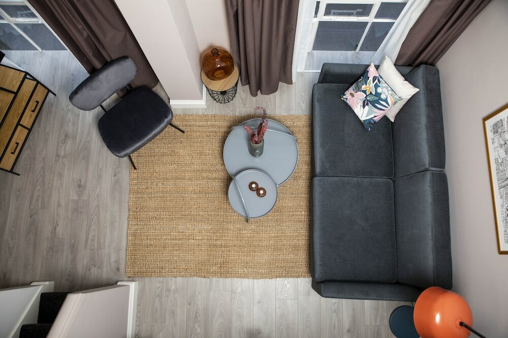 Фото Bob W Commercial House