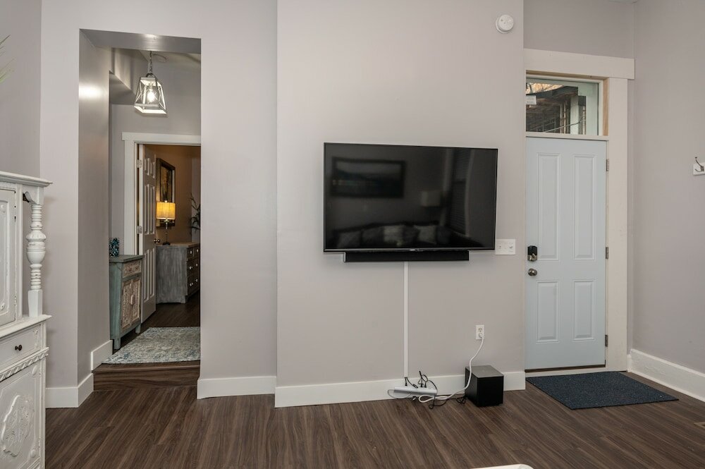 Фото Heart of Mainstrasse Apt 2