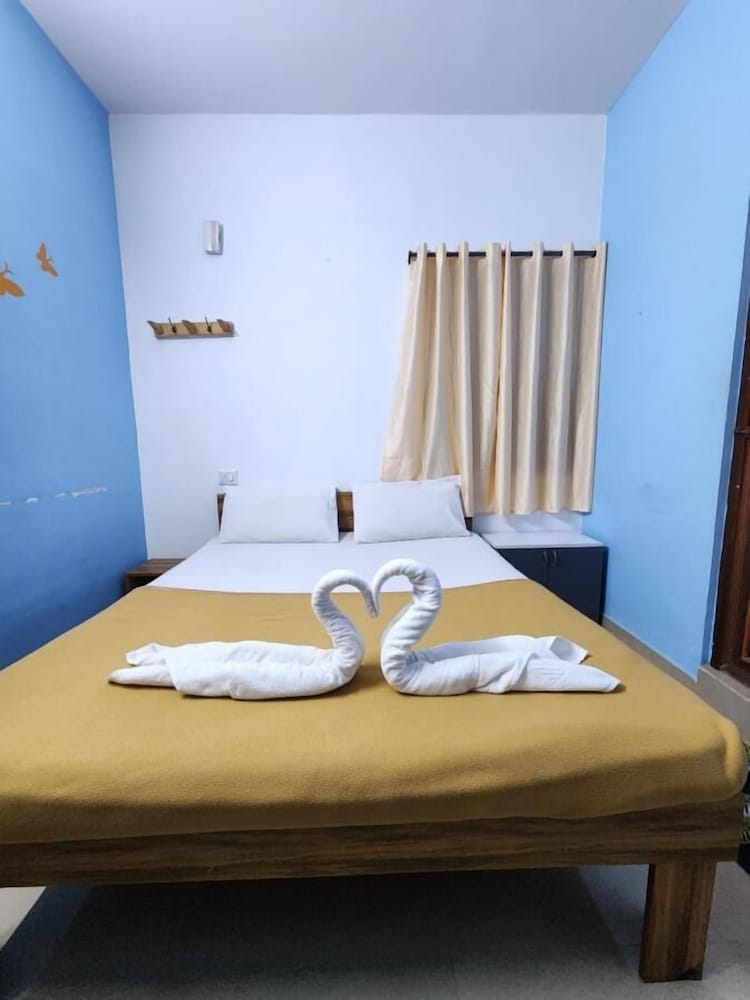 Фото Urban Sqaur Stay