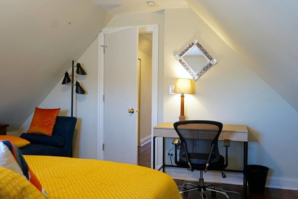 Фото A One-way Ticket to Comforttown